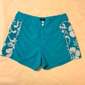 NWOT Turquoise w/White Hibiscus Design Board Shorts Women's Size 9/10